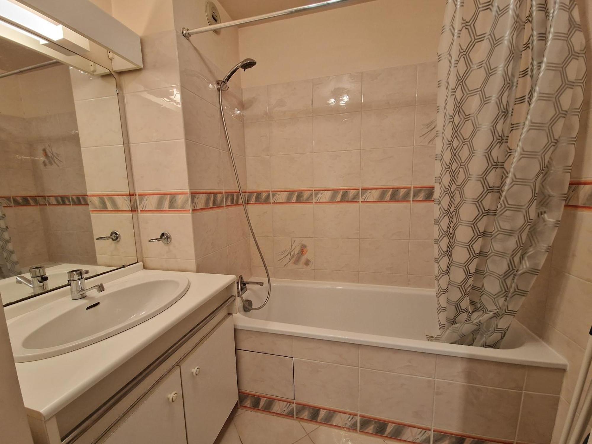 Appartement Avec Piscine, Tennis & Balcon, Centre-Ville Chatelaillon-Plage, 6 Pers, 2 Ch - Fr-1-706-17 Extérieur photo